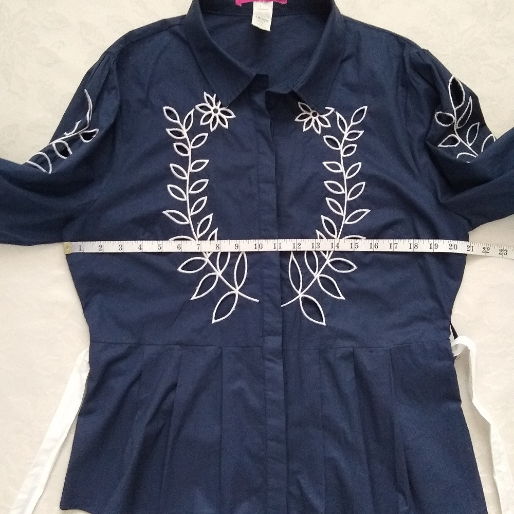 Vintage cutout embroidered pintuck peplum shirt - Picture 2 of 9